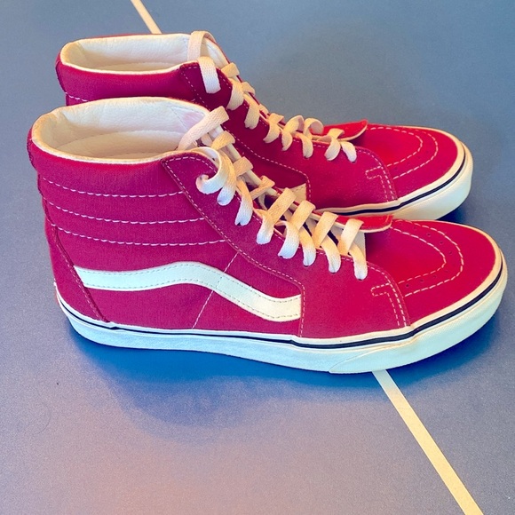 Vans Women's Sneakers in Fuschia and White
Women’s 8 Great preowned condition - Picture 2 of 9